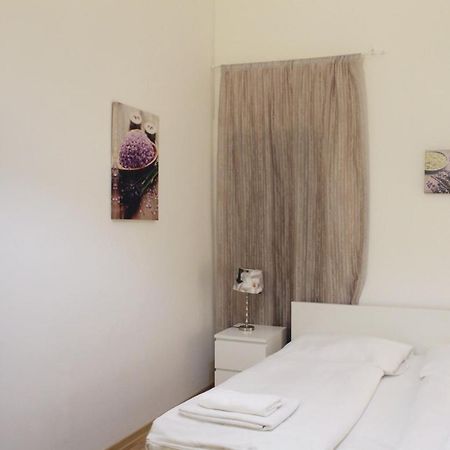 Modern Apartment Ve Smeckach 28 ปราก ภายนอก รูปภาพ