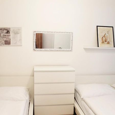 Modern Apartment Ve Smeckach 28 ปราก ภายนอก รูปภาพ