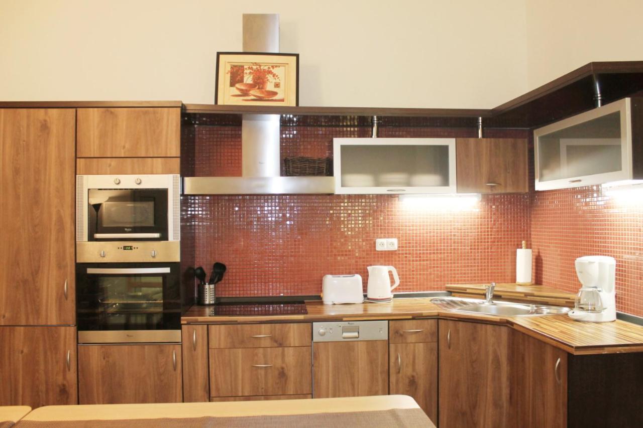 Modern Apartment Ve Smeckach 28 ปราก ภายนอก รูปภาพ