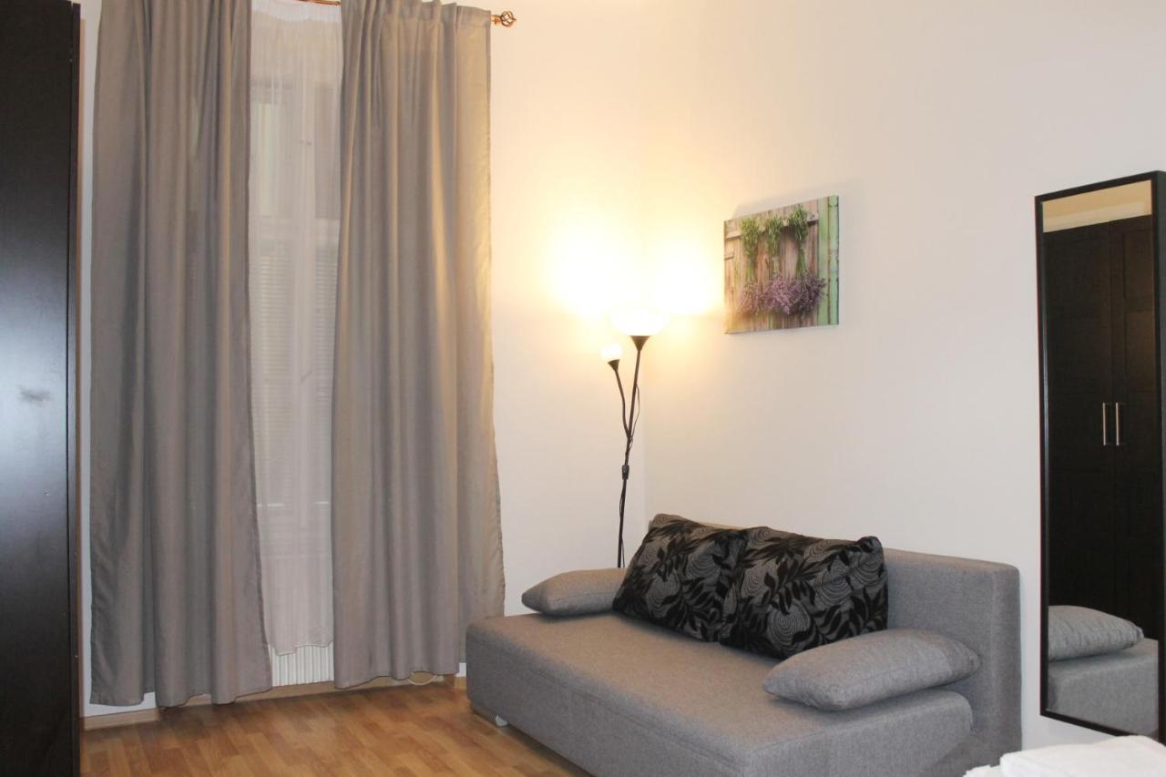 Modern Apartment Ve Smeckach 28 ปราก ภายนอก รูปภาพ