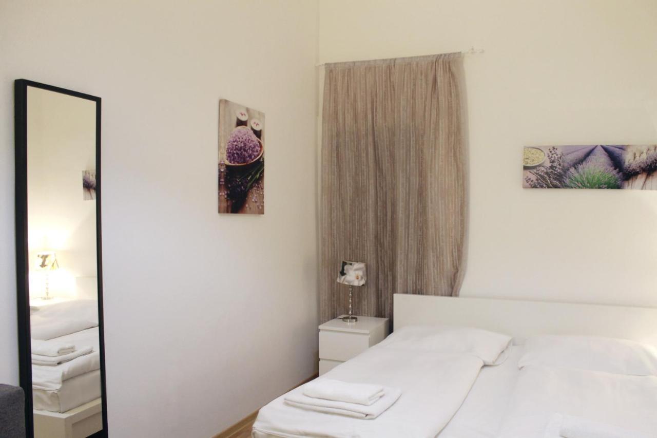 Modern Apartment Ve Smeckach 28 ปราก ภายนอก รูปภาพ