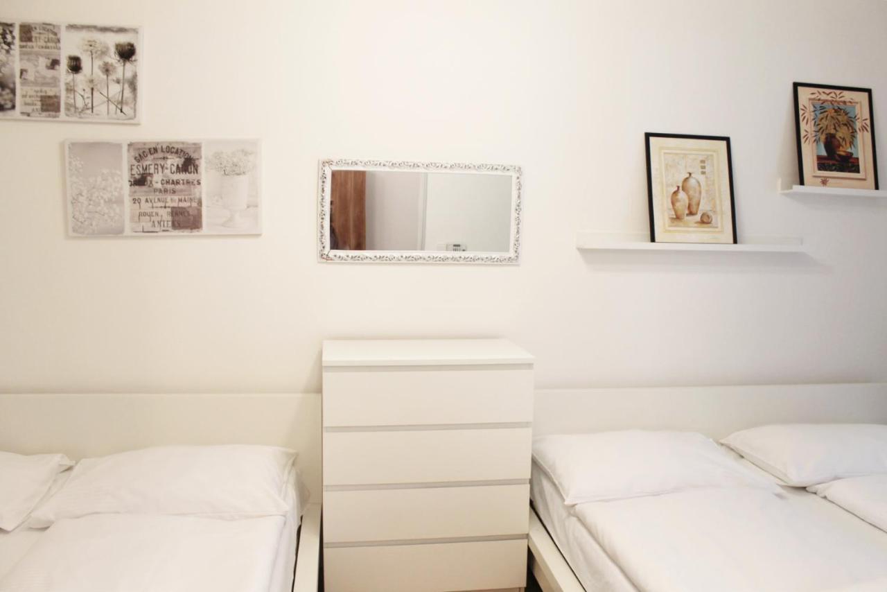 Modern Apartment Ve Smeckach 28 ปราก ภายนอก รูปภาพ
