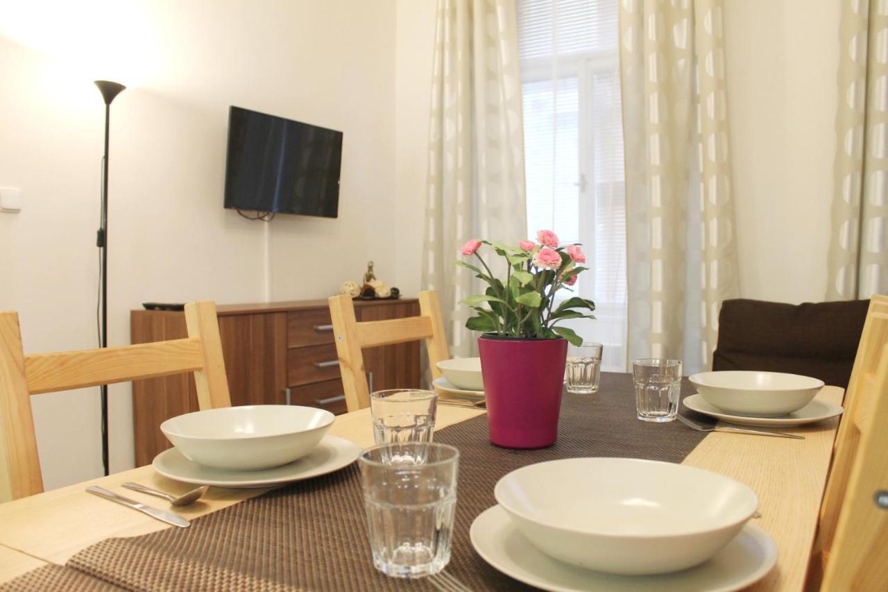 Modern Apartment Ve Smeckach 28 ปราก ภายนอก รูปภาพ