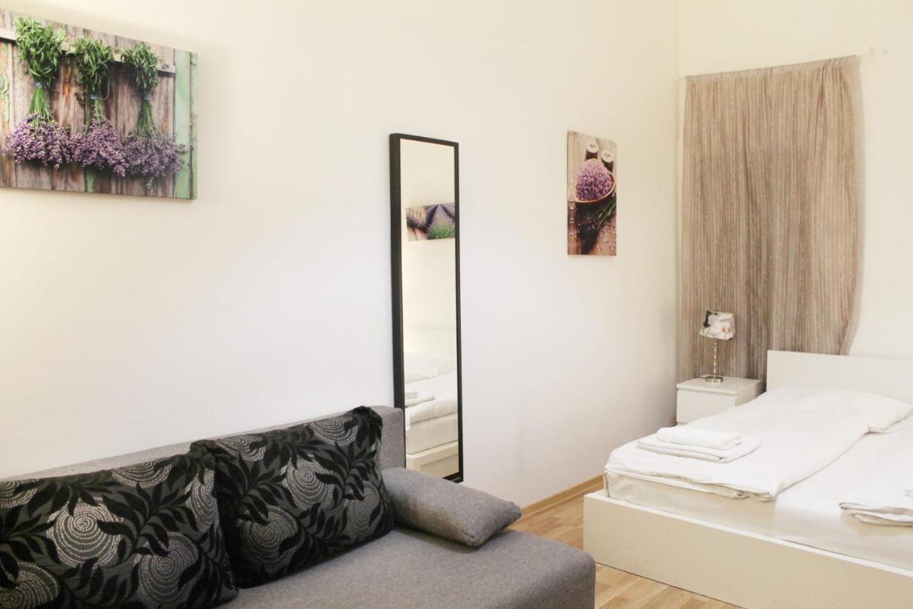 Modern Apartment Ve Smeckach 28 ปราก ภายนอก รูปภาพ