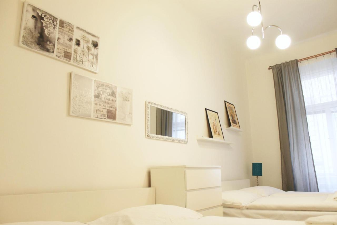 Modern Apartment Ve Smeckach 28 ปราก ภายนอก รูปภาพ