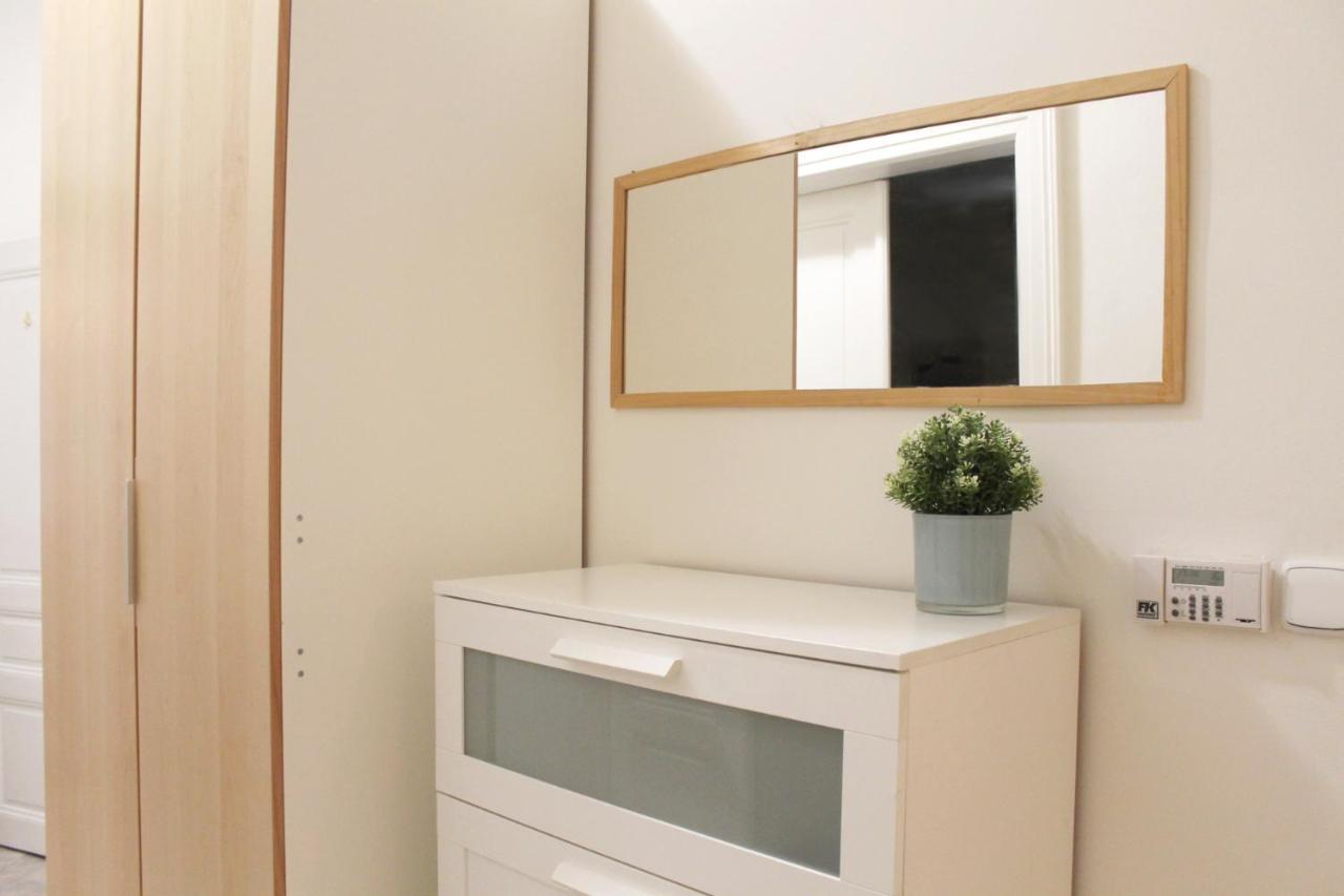 Modern Apartment Ve Smeckach 28 ปราก ภายนอก รูปภาพ
