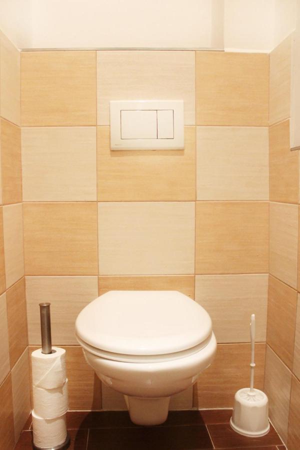 Modern Apartment Ve Smeckach 28 ปราก ภายนอก รูปภาพ